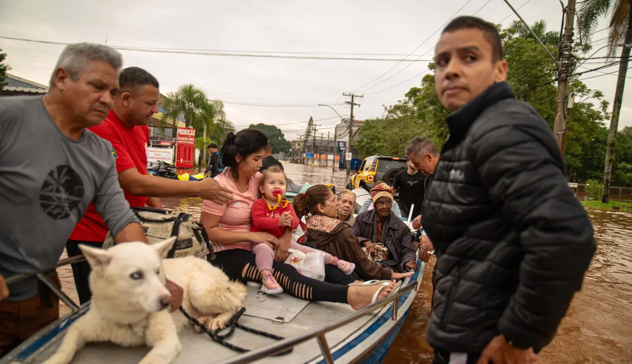 Jumlah korban tewas akibat banjir dan tanah longsor yang dipicu oleh badai di Brasil selatan telah meningkat menjadi 58 orang. (Carlos Fabal/AFP)