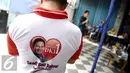 Warga mendengarkan Balon Gubernur DKI Jakarta, Sandiaga Uno memberikan paparan di kantor DPC Demokrat, Jakarta, Sabtu (19/3). Kehadiran Sandi Uno untuk mengikuti rapat rakyat dengan tema “Kriteria Calon Gubernur Jakarta”. (Liputan6.com/Faizal Fanani)