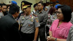 Budi Waseso menerima kenaikan pangkat dari Irjen menjadi Komjen. Tampak Budi yang didampingi istri  diberi ucapan selamat oleh tamu yang hadir, Jakarta, Kamis (5/2/2015). (Liputan6.com/Johan Tallo)