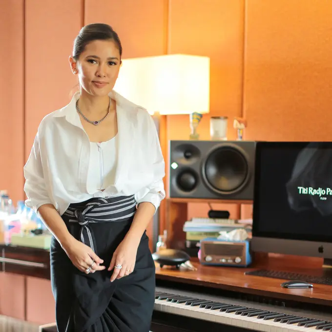 Beberapa fakta tentang single kedua Titi Radjo