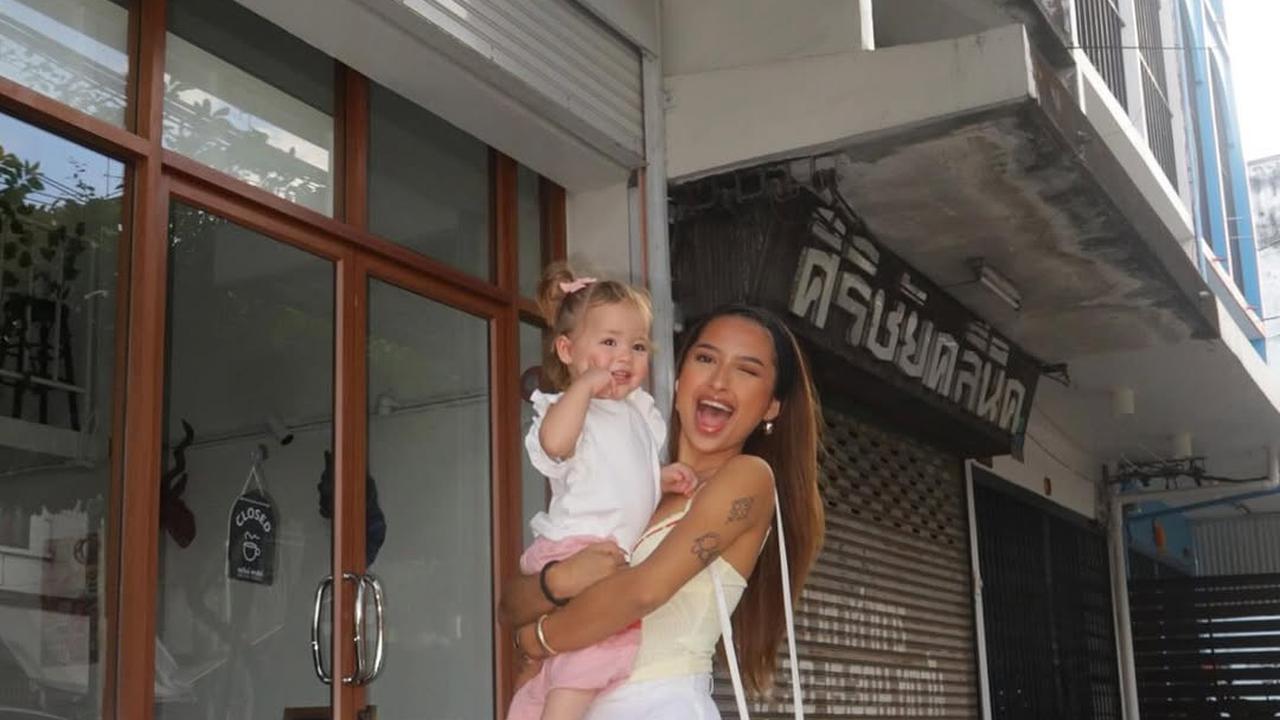 Potret Jennifer Coppen Asuh Kamari, Netizen: 'Dua Bidadari Papa Dali'