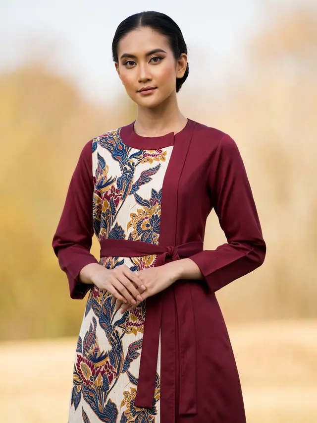 Dress Batik Modern Kerah Bulat Kombinasi Kain Polos Elegan 2025
