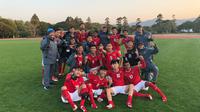 Timnas Indonesia U-16 berfoto bersama usai memastikan diri melangkah ke final turnamen Jenesys di Jepang, Minggu (11/3/2018). Tim asuhan Fakhri Husaini melangkah ke final usai menang 1-0 atas tim tuan rumah, Jepang. (Istimewa)