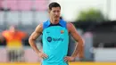 Robert Lewandowski resmi berpisah dengan Bayern Munchen pada musim panas 2022/2023. Pria asal Polandia tersebut tercatat telah berkostum Die Roten sejak 2014 lalu. Kini, pemain 33 tahun tersebut direkrut oleh Barcelona seharga 45 juta euro. Ketajamannya sebagai penyerang diharapkan mampu meningkatkan produktivitas gol di lini depan Blaugrana. (Getty Images via AFP/Michael Reaves)