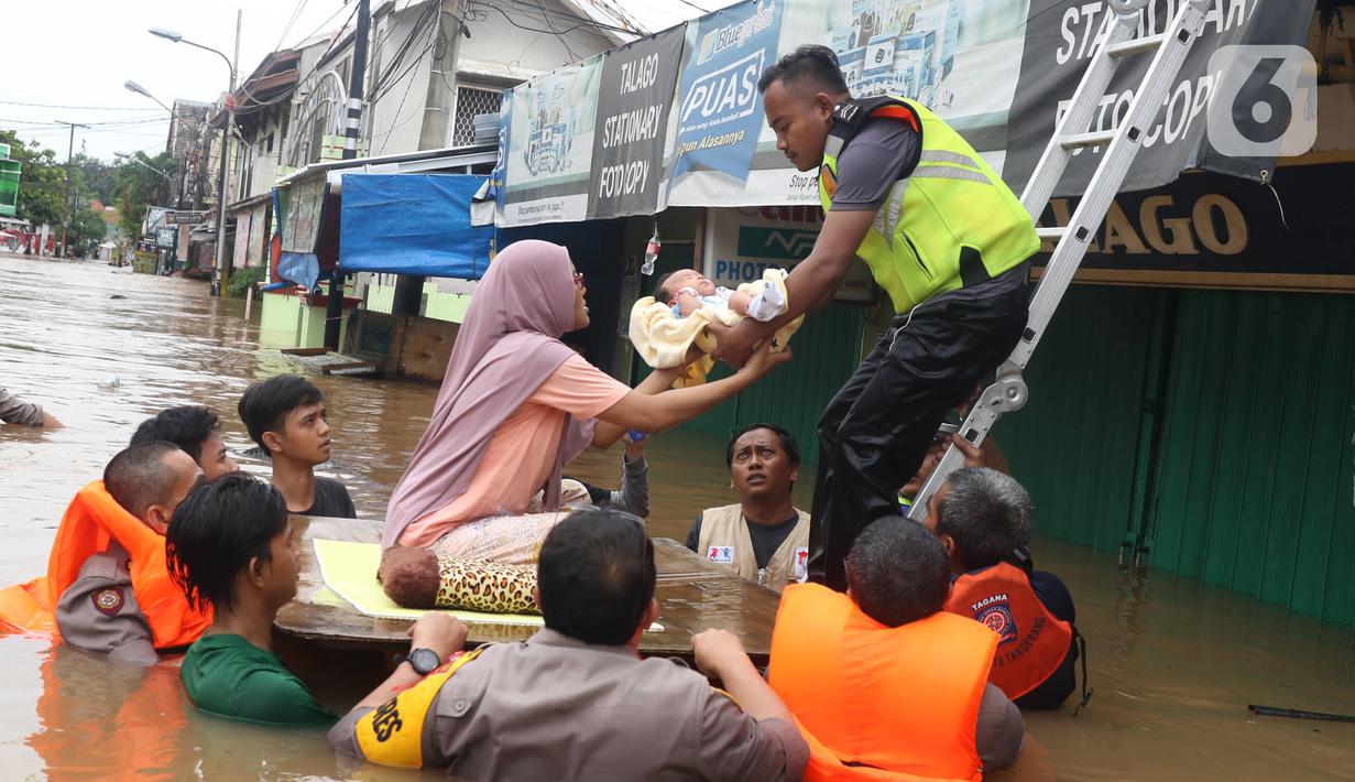 Foto Cerita Saat Banjir Terjang Jakarta Dan Sekitarnya Di Awal