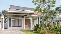 9 Inspirasi Halaman Rumah Tanpa Pagar Depan yang Terlihat Luas, Asri dan Modern