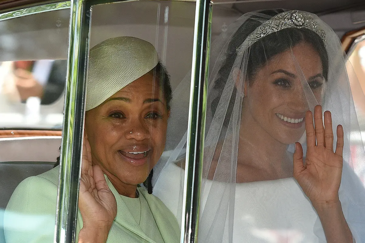 Gaun Putih Panjang Meghan Markle di Hari Pernikahan