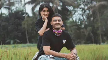 Debi Sagita merupakan bintang FTV yang telah banyak perankan berbagai judul FTV. Banyak diantara judul FTV yang ia mainkan ditayangkan di SCTV. Di usianya yang masih muda ia pun sudah banyak raih kepopuleran. (Liputan6.com/IG/@debisagita)