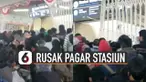 Beredar video penumpang KRL rusak pagar stasiun. Kejadian ini terjadi di Stasiun Tanah Abang.