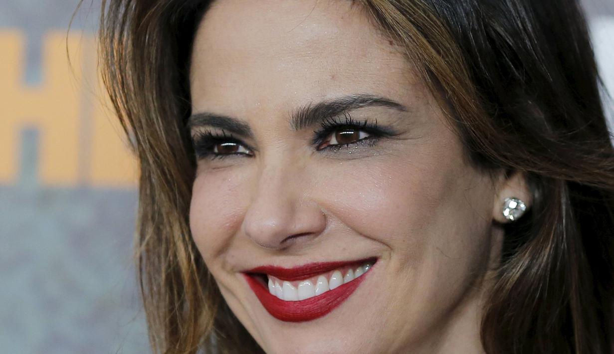 Mantan model Brasil Luciana Gimenez berpose saat mengahadiri New York Premiere ' Vinyl ', Amerika Serikat, Jumat  (15/1). Model Brasil dikenal setelah  mempunyai anak atas skandalnya bersama Mick Jagger yang bernama Lucas. (REUTERS / Eduardo Munoz)