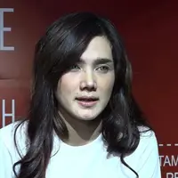 Mulan Jameela bercerita alasan dirinya ikut menggalang dana untuk korban asap Riau. Mulan sempat sesak dengan asap obat nyamuk bakar yang baru saja ia gunakan beberapa jam, ia memikirkan bagaimana dengan masyarakat Riau yang sudah menghirup asap berb...