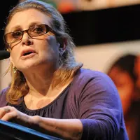 Akhir tahun 2016 lalu industri perfilman dunia kehilangan salah satu aktris legendnya. Carrie Fisher, pemeran Princess Leia di Star Wars ini meninggal dikarenakan penyakit jantung yang dideritanya. (AFP/Bintang.com)