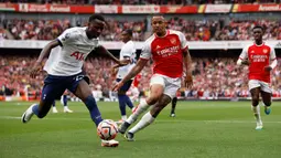Arsenal gagal meraih poin sempurna saat menjamu Tottenham Hotspur pada pekan keenam Liga Inggris 2023/2024. Kedua tim bermain imbang 2-2. (AP Photo/David Cliff)