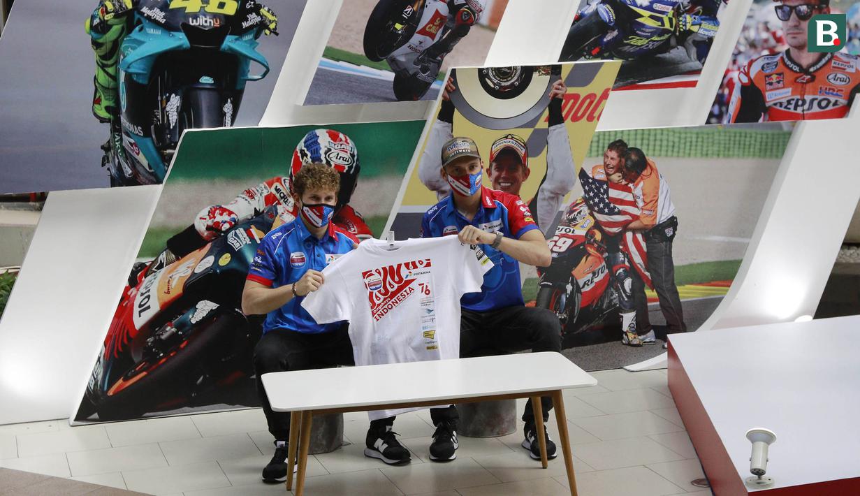 Duo rider Pertamina Mandalika SAG Team, Bo Bendsneyder (kanan) dan Gabriel Rodrigo yang akan berlaga di Moto2 2022 akan bersaing dengan tim-tim ternama seperti Red Bull KTM Ajo dan dua tim milik Valentino Rossi, Yamaha VR46 Master Camp Team dan Mooney VR46 Racing Team. (Bola.com/M Iqbal Ichsan)