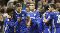 Para pemain Chelsea merayakan gol Gary Cahill (2kiri) saat melawan Hull City pada lanjutan Premier League di Stamford Bridge stadium, London, (22/1/2017). Chelsea menang 2-0.  (AP/Frank Augstein)