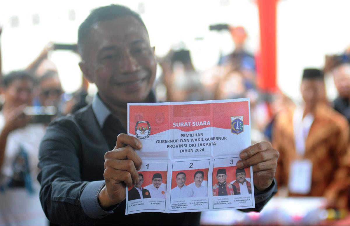 Dharma Pongrekun nyoblos di TPS 31 Lebak Bulus