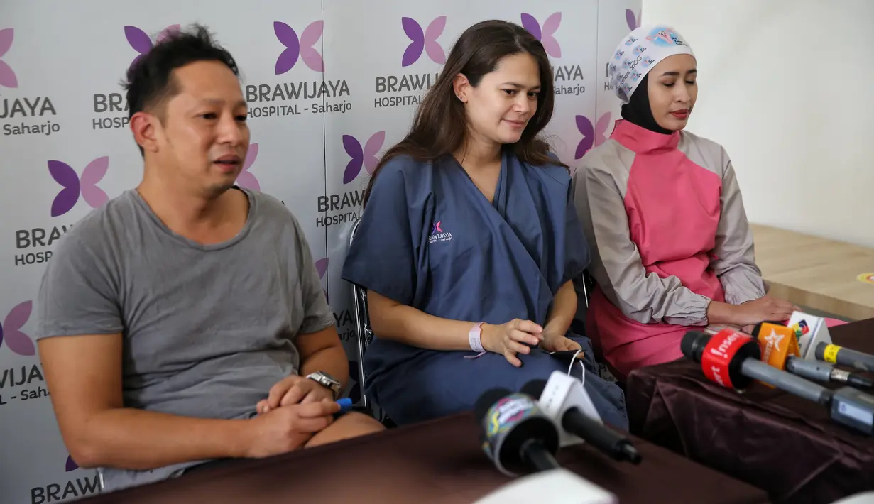 “Ziggy dari Stardust, Mars-nya dari Live on Mars, lagunya dia juga tapi ada album The Rise and Fall of Ziggy Stardust and the Spiders from Mars (1972)," lanjut Ringgo. (Adrian Putra/Fimela.com)