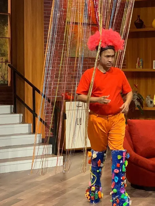 Dalam channel Youtube Helmi Yahya, Ruben menceritakan pekerjaannya sebelum bergelut di dunia hiburan seperti sekarang ini. Siapa sangka, Ruben pernah bekerja sebagai Cleaning Service di salah satu hotel. (Instagram/ruben_onsu)