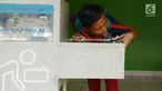 Siswa meminum air bersih langsung dari keran di SDN 03 dan SDN 04 Penjaringan, Jakarta, Jumat (22/3). Kegiatan ini dilakukan untuk memperingati Hari Air Sedunia 2019. (merdeka.com/Imam Buhori)
