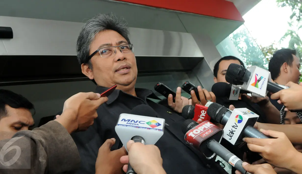 Jampidsus Arminsyah saat memberi keterangan terkait agenda pemanggilan mantan Ketua DPR Setya Novanto di Kejaksaan Agung, Jakarta, Rabu (13/1). Arminsyah mengatakan, Setya Novanto saksi kunci dalam skandal papa minta saham ini. (Liputan6.com/Helmi Afandi)