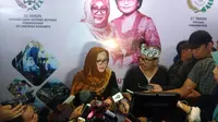Siti Hardianti Rukmana atau Mbak Tutut sedang melayani wawancara.