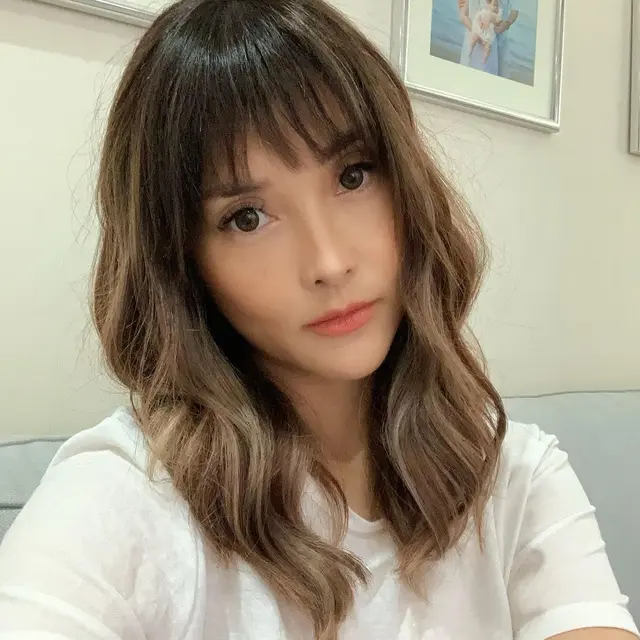 6 Potret Terbaru Eva Anindita Pasca Melahirkan, Tampil dengan Rambut Berponi