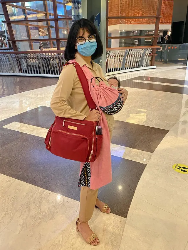 5 Potret Terbaru Vanessa Angel Usai Melahirkan, Tampil Langsing