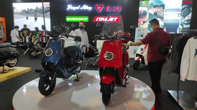 Deretan diskon motor listrik di IIMS 2022 (Arief A/Liputan6.com)