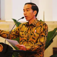 Presiden Jokowi memberikan sambutan saat financial closing PINA Proyek Waskita Toll Road, di Istana Negara, Jakarta, Jumat (17/2). Jokowi mengatakan dukungannya terhadap terobosan-terobosan seperti yang dilakukan Waskita ini. (Liputan6.com/Angga Yuniar)