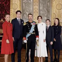 Keluarga Kerajaan Denmark baru saja merilis potret keluarga dengan tampilan yang begitu stylish. [Foto: Instagram/ royal.children]