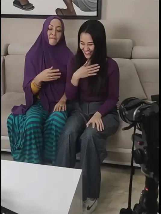 Angelina Sondakh dan Aaliyah Massaid (Instagram/keanu_massaid)