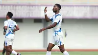 Pemain PSIS Semarang, Boubakary Diarra saat melawan Dewa United pada laga pekan ke-8 BRI Liga 1 2023/2024 di Stadion Indomilk Arena, Tangerang, Senin (14/8/2023). PSIS Semarang menang telak 4-1 atas Dewa United. (Bola.com/M Iqbal Ichsan)