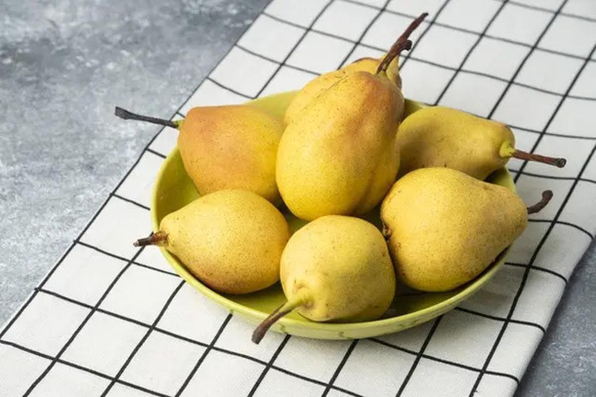 Buah Penurun Kolesterol yang Ampuh, Pir hingga Stroberi Solusinya