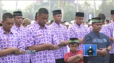 Calon anggota paskibraka untuk pertama kali jalani salat Iduladha jauh dari keluarga dan kerabat.