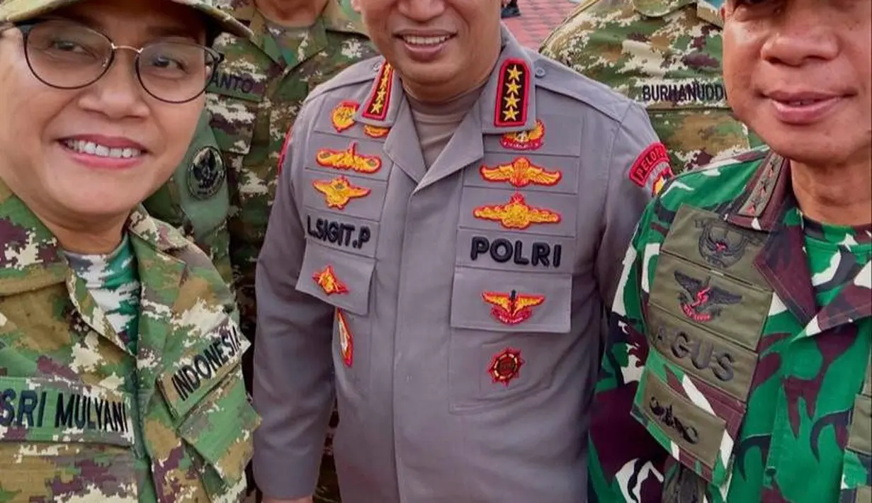 <p>Menteri Keuangan Sri Mulyani tampak menawan dengan pulasan lipstik nude pink yang natural namun terlihat segar. [@smindrawati].</p>