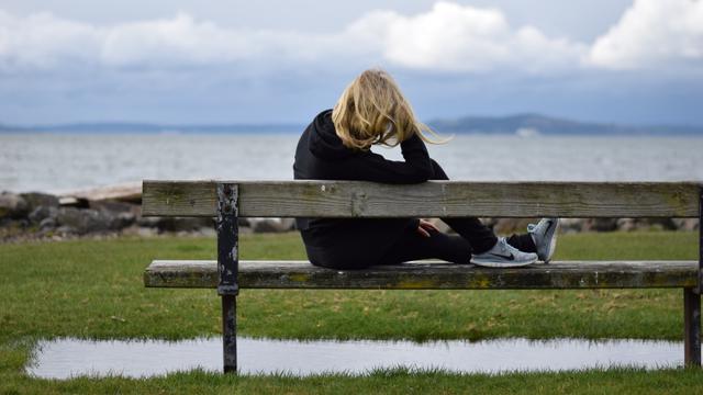 Ilustrasi merenung, tenang, diam