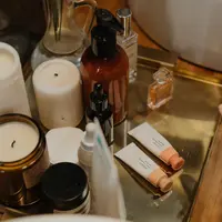 Ilustrasi kemasan skincare. (dok. pexels/cottonbro)