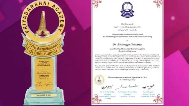 Menko Airlangga Hartarto mendapat anugerah  Priyadarshni Academy Global Award for Outstanding Contribution to National Economic Recovery, pada pelaksanaan the  37th Anniversary Global Awards Function secara virtual yang berlangsung pada Senin (20/9/2021).