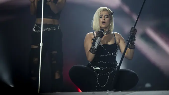 Penampilan Enerjik Bebe Rexha di Rock in Rio