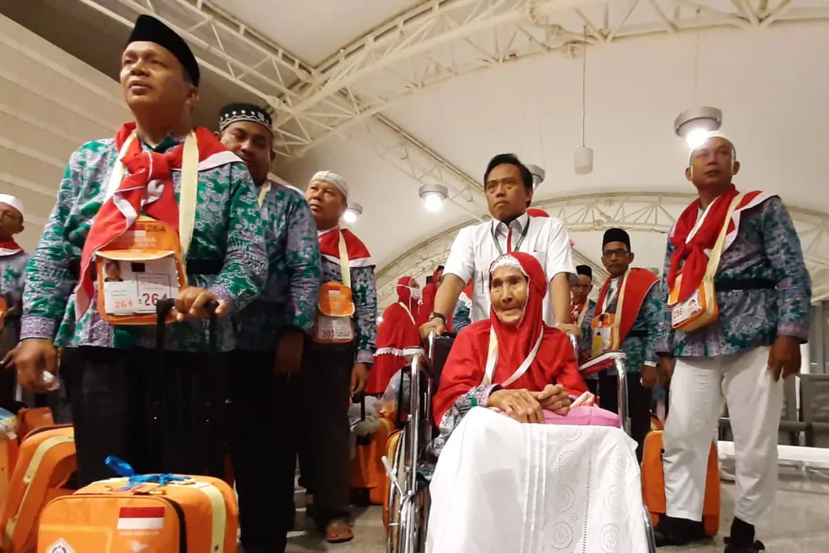 Jemaah haji di Bandara di Madinah. Foto: Darmawan/MCH