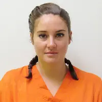 Shailene Woodley ditahan karena masuk tanpa izin saat protes di Dakota Access Popelne, Bismarck, Dakota Utara. Namun ia dilepaskan sehari kemudia. (Morton County Jail/USMagazine)