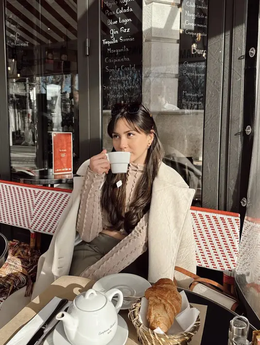 Nuansa warna netral hadirkan kesan elegan yang menjanjikan.  [Foto: Instagram/ Jessica Mila]