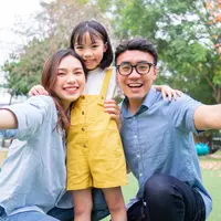 5 Cara Keluarga Modern Menumbuhkan Rasa Peduli Lingkungan Sejak dari Rumah./Copyright depositphotos.com/havucvp