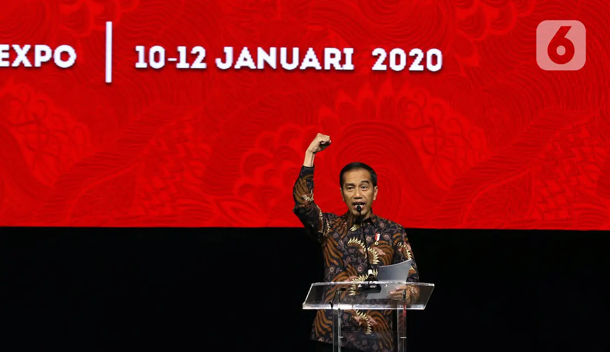 Presiden Joko Widodo atau Jokowi menyampaikan sambutan saat pembukaan Rakernas I dan HUT ke-47 PDIP di JIEXPO Kemayoran, Jakarta, Jumat (10/1/2020). Rakernas ini bertajuk 'Solid Bergerak Wujudkan Indonesia Negara Industri Berbasis Riset dan Inovasi Nasional'. (Liputan6.com/Johan Tallo)