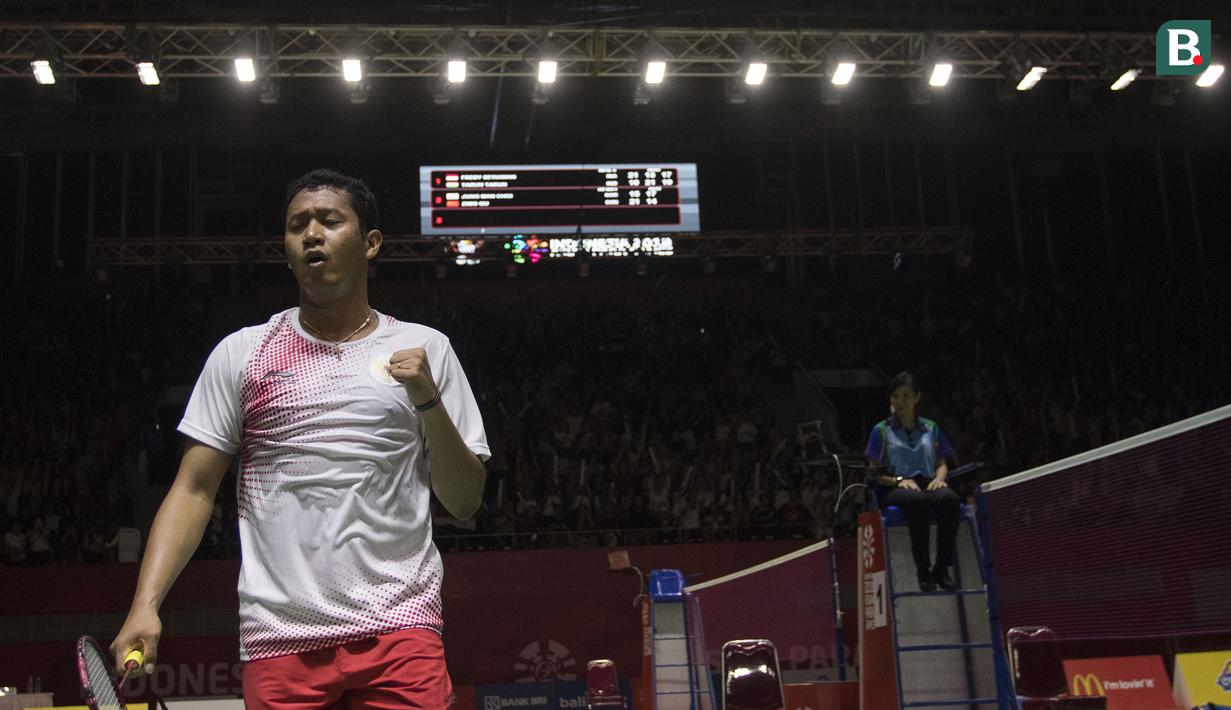Fredy Setiawan pebulutangkis Indonesia meraih medali perak setelah gagal mengalahkan Tarun asal India di nomor tunggal putra SL4 pada Asian Para Games 2018 di Istora Senayan, Sabtu (13/10/2018).  (Bola.com/Peksi Cahyo)