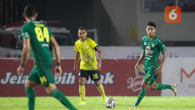 Foto: Peran Besar Bocah 17 Tahun Milik Persebaya saat Mengalahkan Barito Putera di Pekan ke-15 BRI Liga 1
