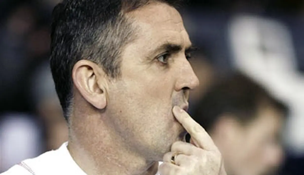 Manajer Burnley, Owen Coyle sebelum leg pertama semifinal Piala Carling menghadapi Tottenham Hotspur di White Hart Lane, London, 6 Januari 2009. AFP PHOTO/Glyn Kirk