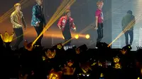 G-Dragon, Taeyang atau SoL, T.O.P, Daesung(D-Lite) dan Seungri (Victory) tampil memukau para penggemarnya dalam konser MADE Series in Jakarta, Sabtu malam, (1/8/2015), di Indonesia Convention Exhibition (ICE), BSD City. (Wimbarsana/Bintang.com)