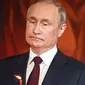 Presiden Rusia Vladimir Putin terlihat menggigit bibirnya pada misa tengah malam di Moskow. (AFP)