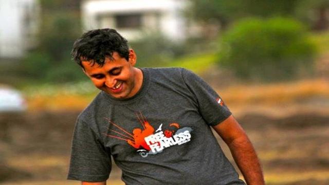 Paraglider Tunanetra (Sumber: Scoop Whoop)